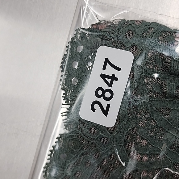 Victoria's Secret Dream Angels Wireless Eyelash Lace Bralette Sexy Sheer sz XS - Picture 11 of 11